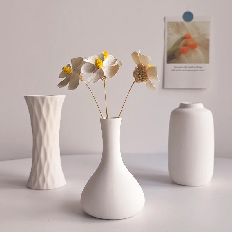 Nordic White Ceramic Vase – Modern Minimalist Decorative Vase for Home Décor
